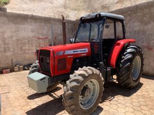 Tratores MF 283, MF 255 e John Deere 5055E